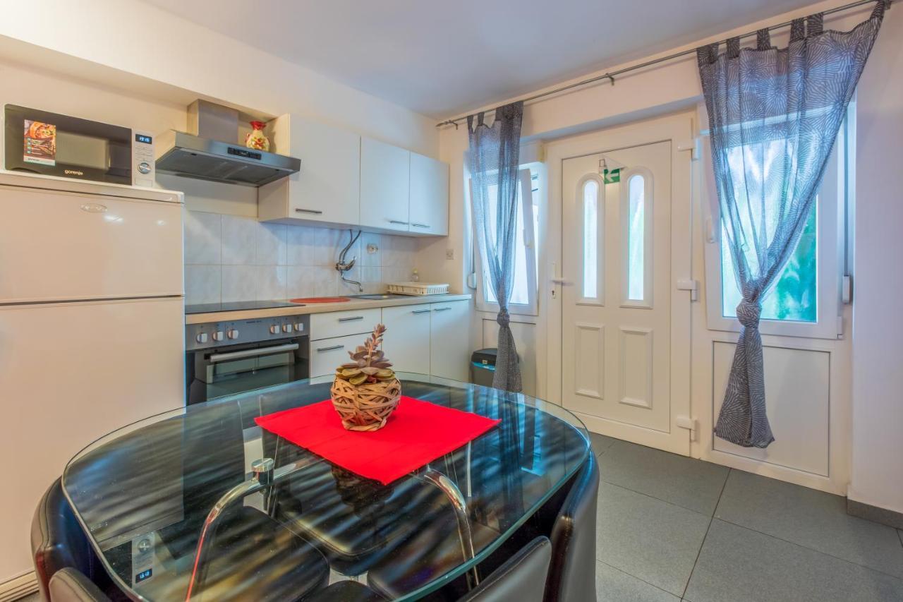 Apartmani Visnja Crikvenica Exterior foto